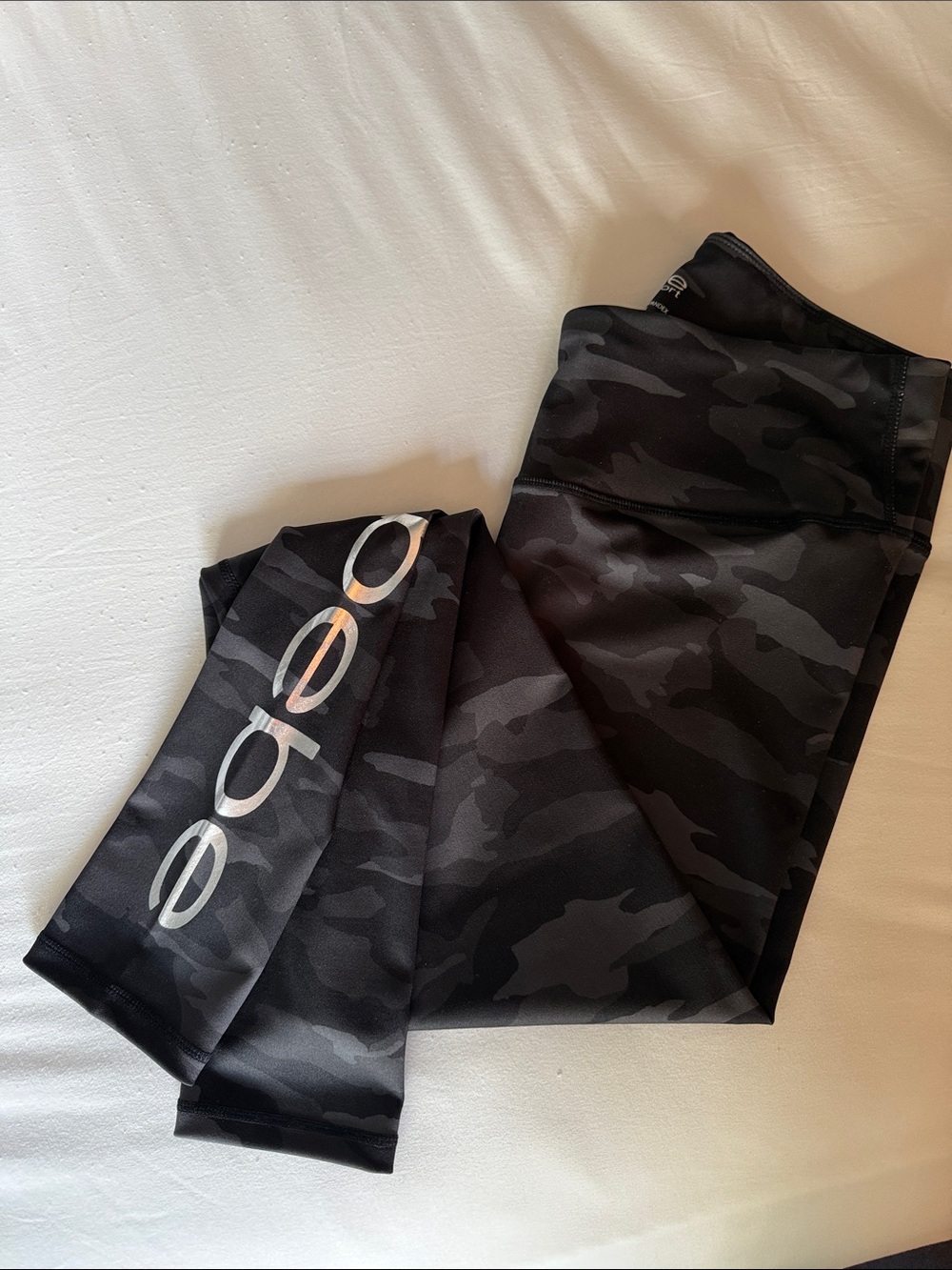 NWOT bebe Sport Black Camo Leggings with Logo Print, Sz. L